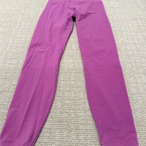 Vuori Women’s All The Feels leggings - Size Small - Color Claret